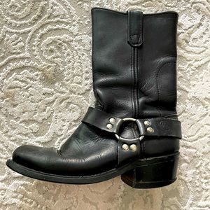 Rock n Roll biker boots!! Very cool & super worn in. Size 9 ♥️